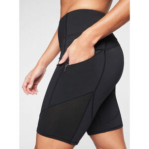 Athleta XXS black Contender 9" Shorts biker knee length zip pocket run gym 00